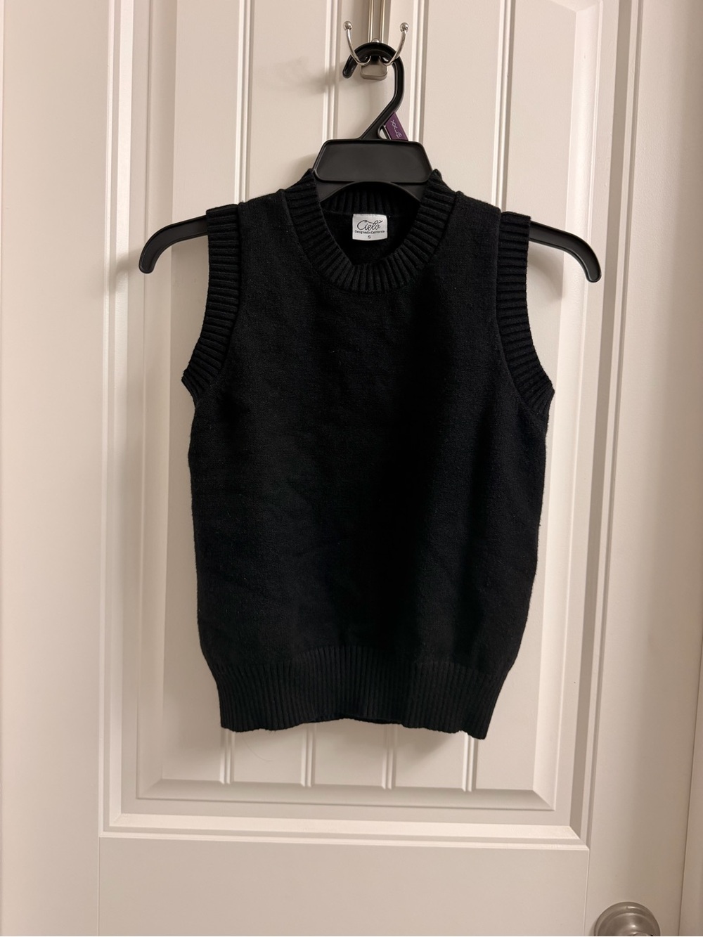 Cielo Black Sleeveless Crewneck Sweater Vest